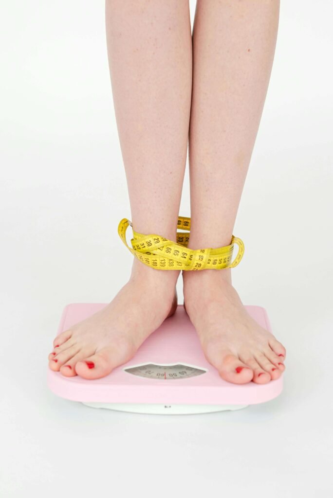 aim for 0.5 to 1 kg (1–2 pounds) of weight loss per week
